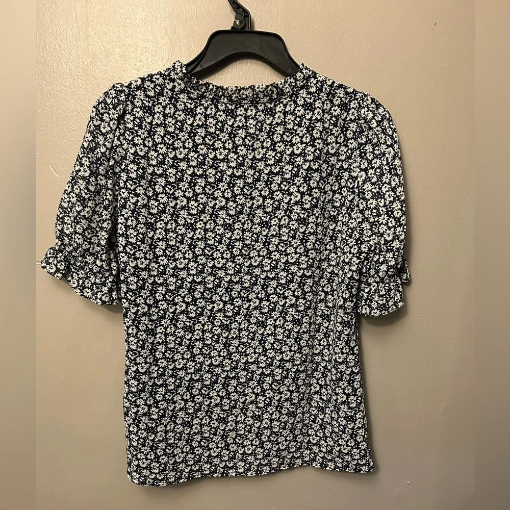 J Crew Factory Floral Navy and White short sleeve top - Picture 6 of 10